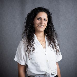 תמונת פנים של טלי כהן מחייכת