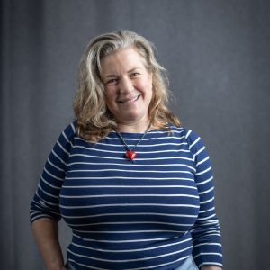 תמונה של שירלי עידן מחייכת